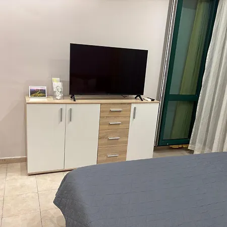 Miramar Palace 509 *